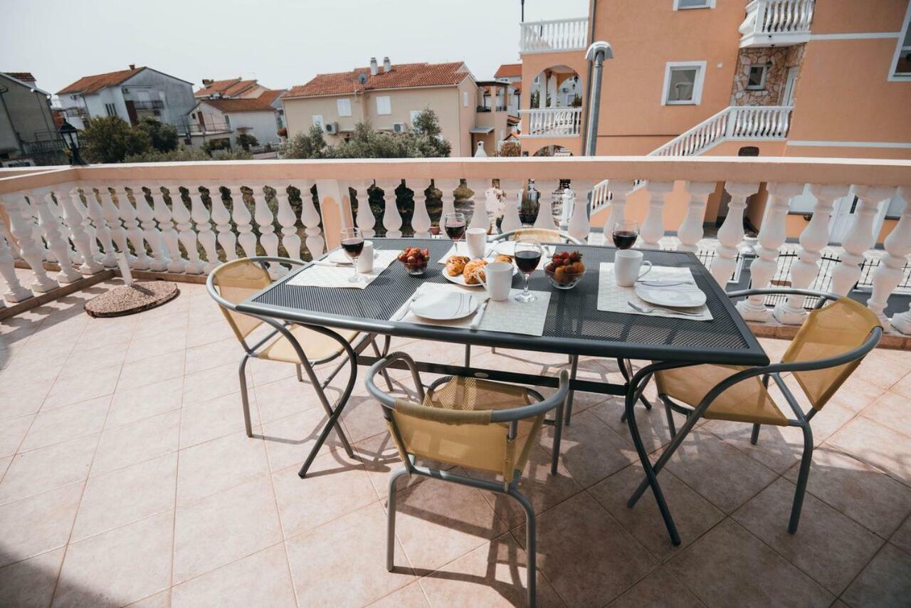 Apartmani Tamaris Vodice Exteriör bild