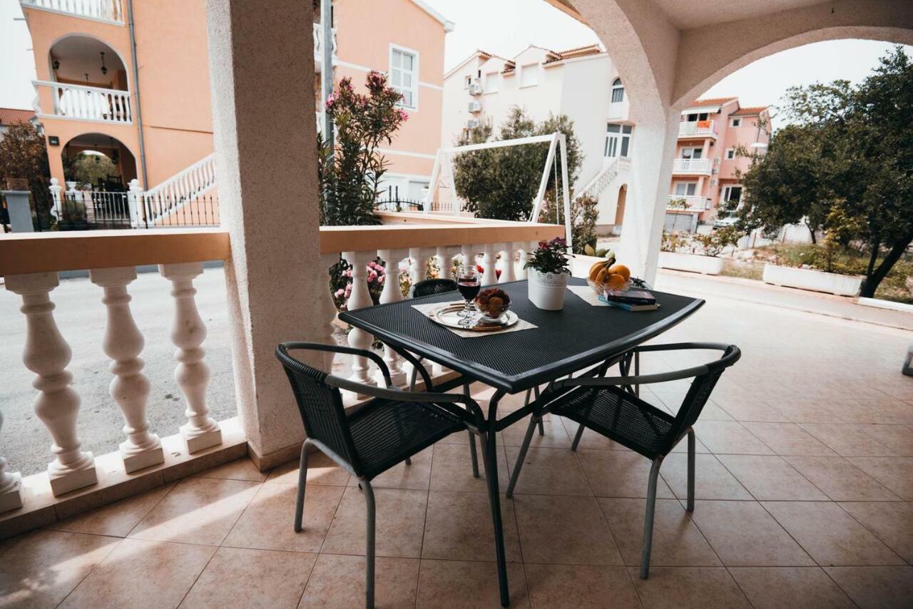 Apartmani Tamaris Vodice Exteriör bild