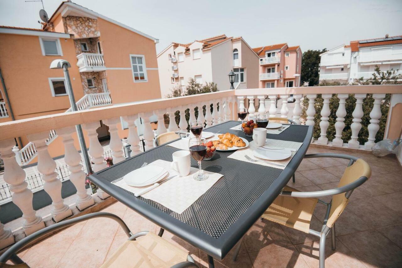 Apartmani Tamaris Vodice Exteriör bild