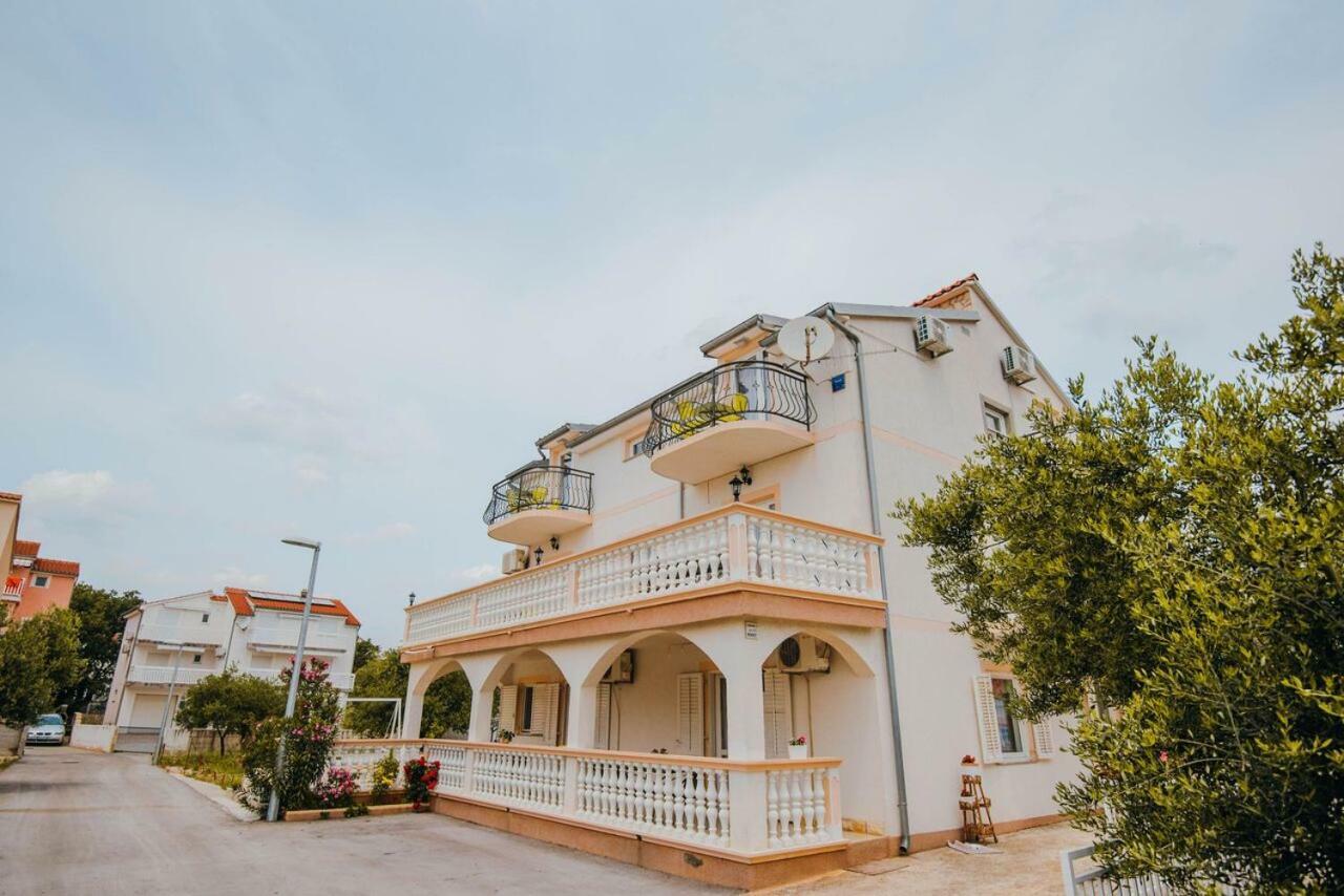 Apartmani Tamaris Vodice Exteriör bild