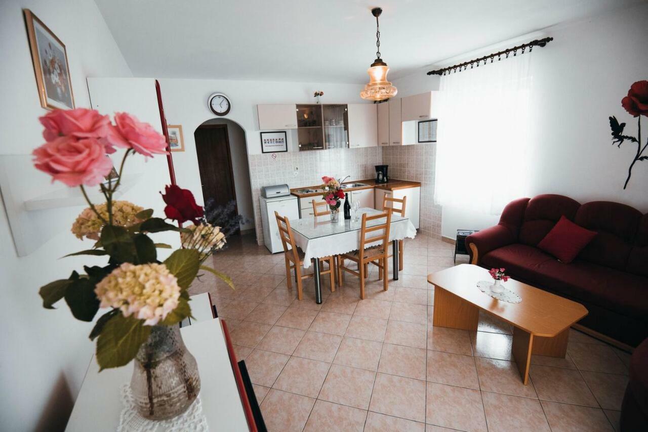 Apartmani Tamaris Vodice Exteriör bild