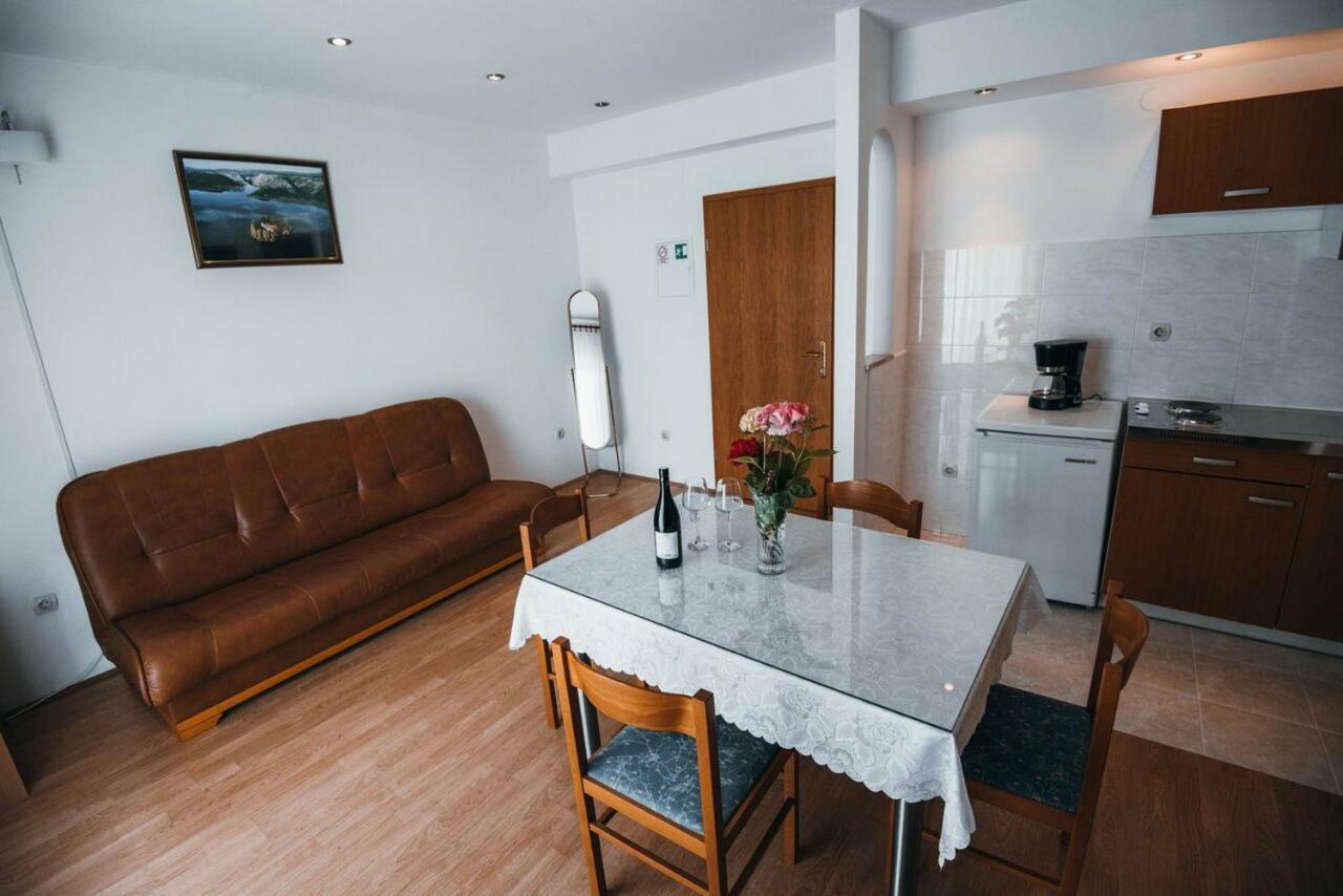 Apartmani Tamaris Vodice Exteriör bild