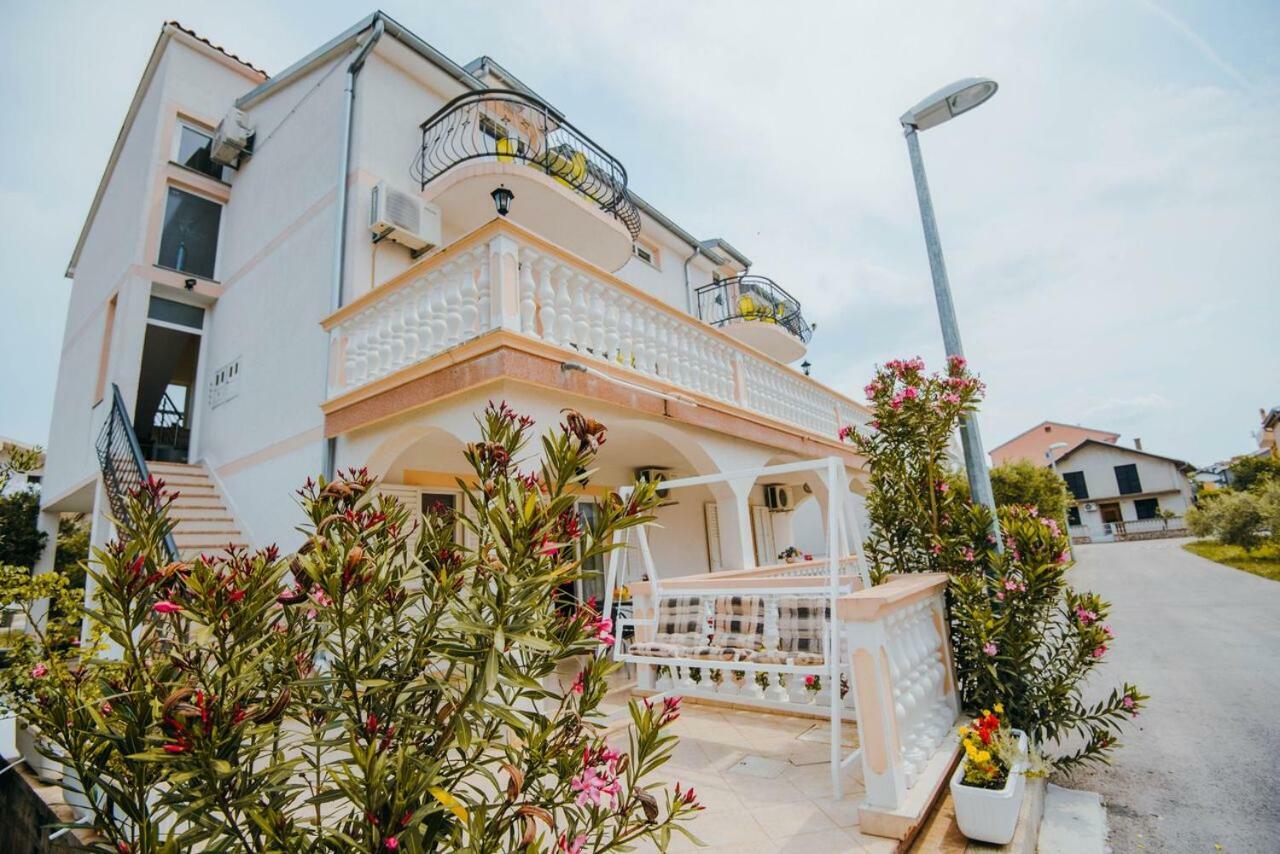 Apartmani Tamaris Vodice Exteriör bild