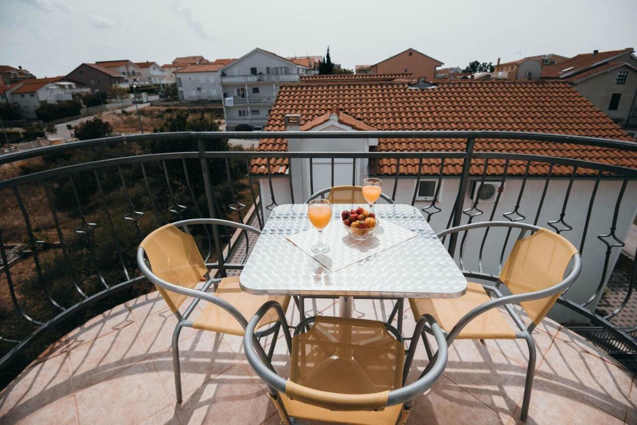 Apartmani Tamaris Vodice Exteriör bild
