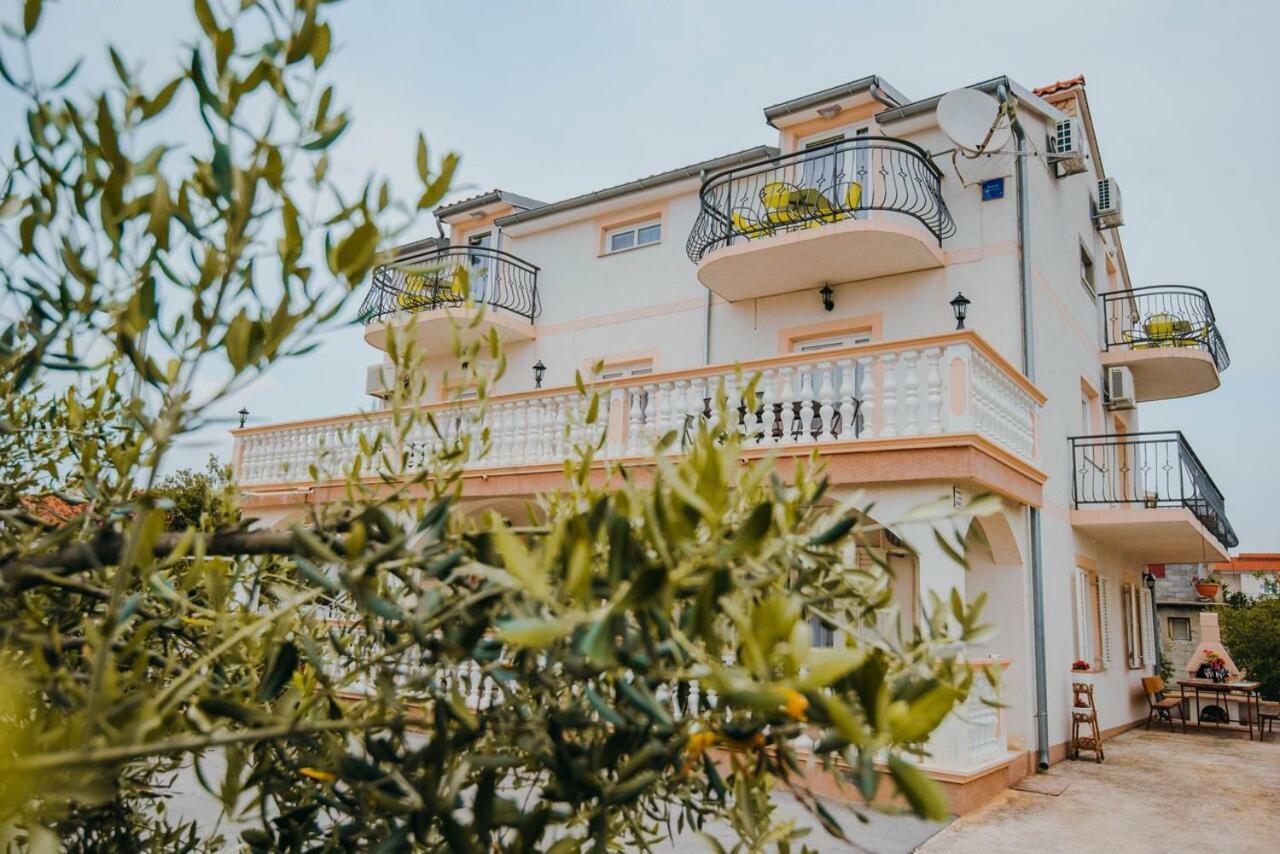 Apartmani Tamaris Vodice Exteriör bild