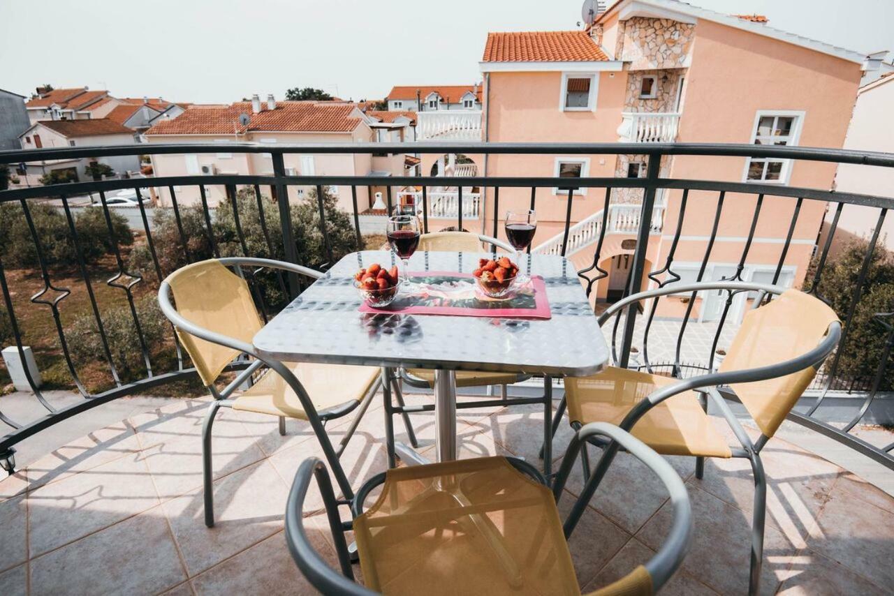 Apartmani Tamaris Vodice Exteriör bild